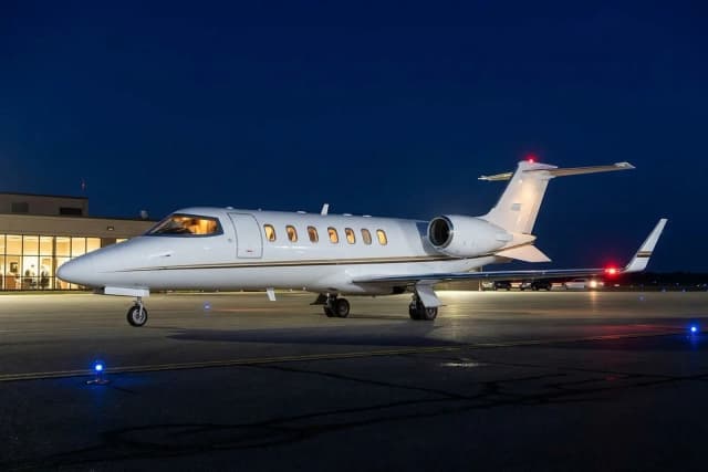 Bombardier Learjet 40: model photo