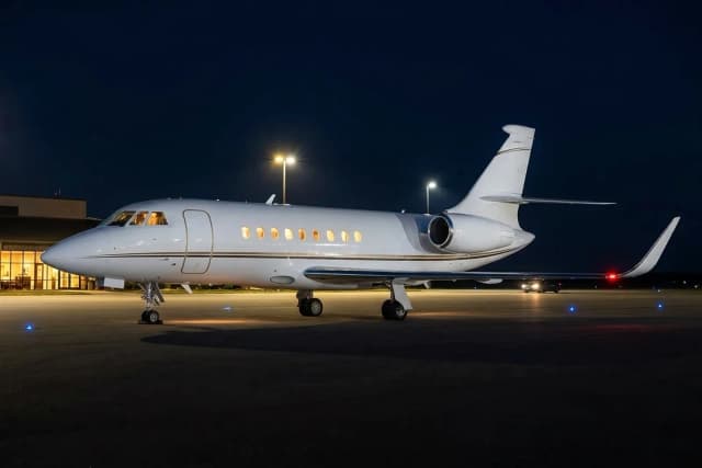 Dassault Falcon 2000: model photo