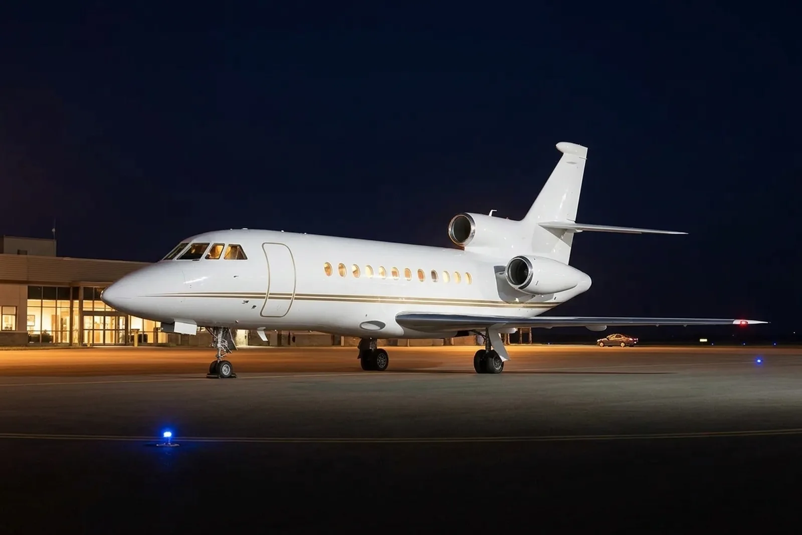 Dassault Falcon 900C exterior