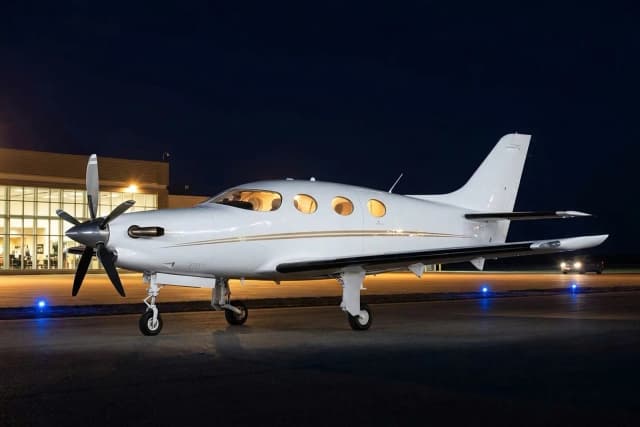 Epic E1000 exterior