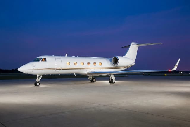 Gulfstream G450: model photo