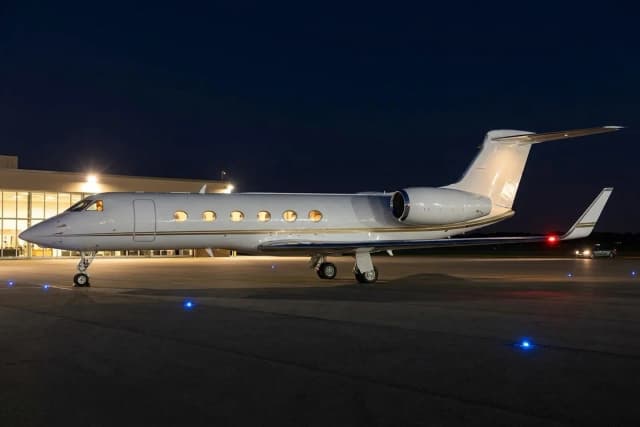 Gulfstream V: model photo