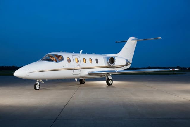 Hawker 400XP: model photo