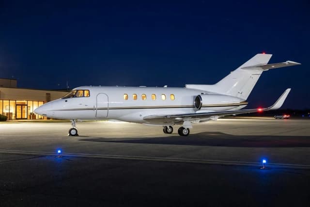 Hawker 900XP: model photo